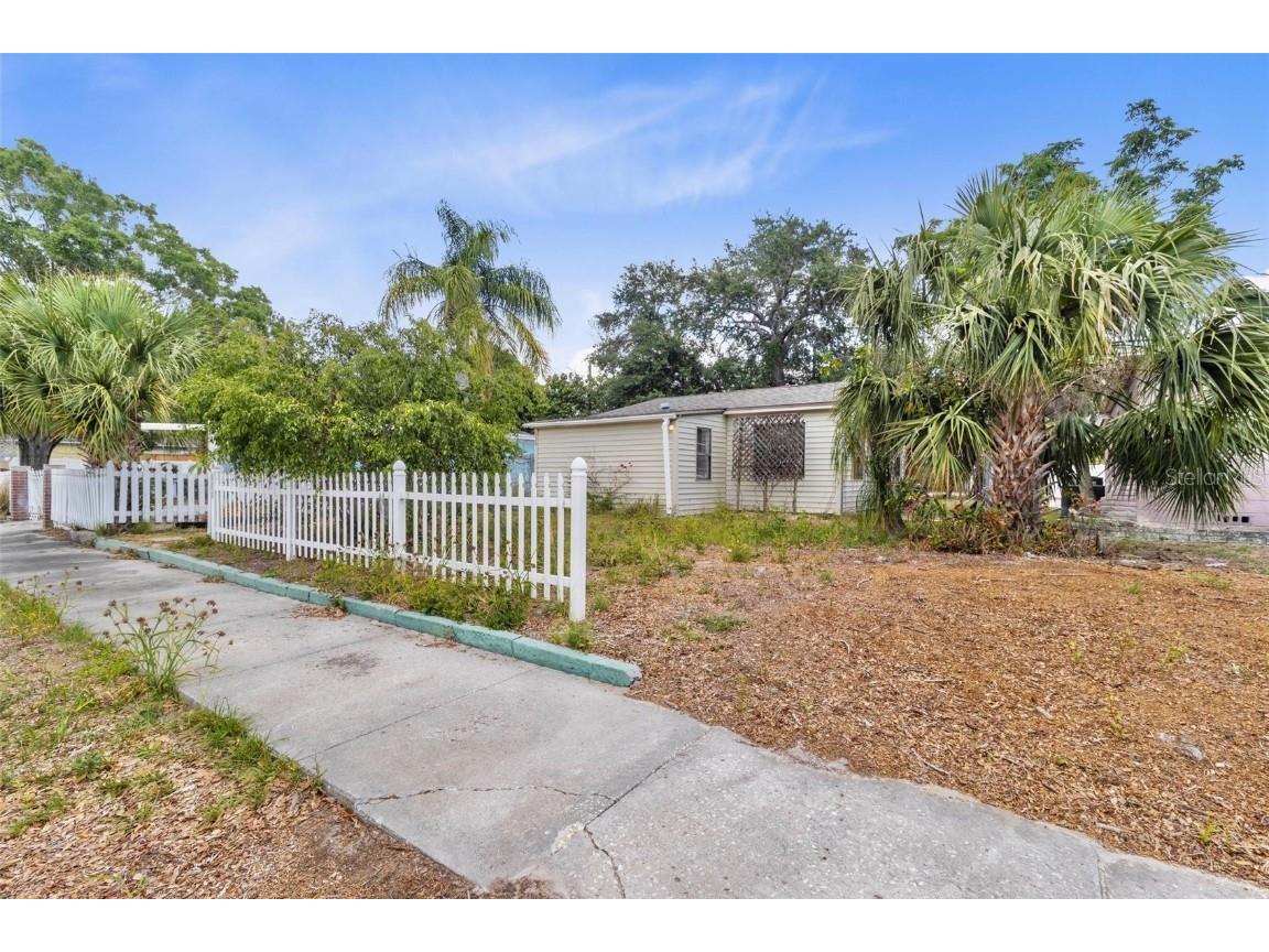 536 Braddock Street S Saint Petersburg FL 33707 TB8380396 image1