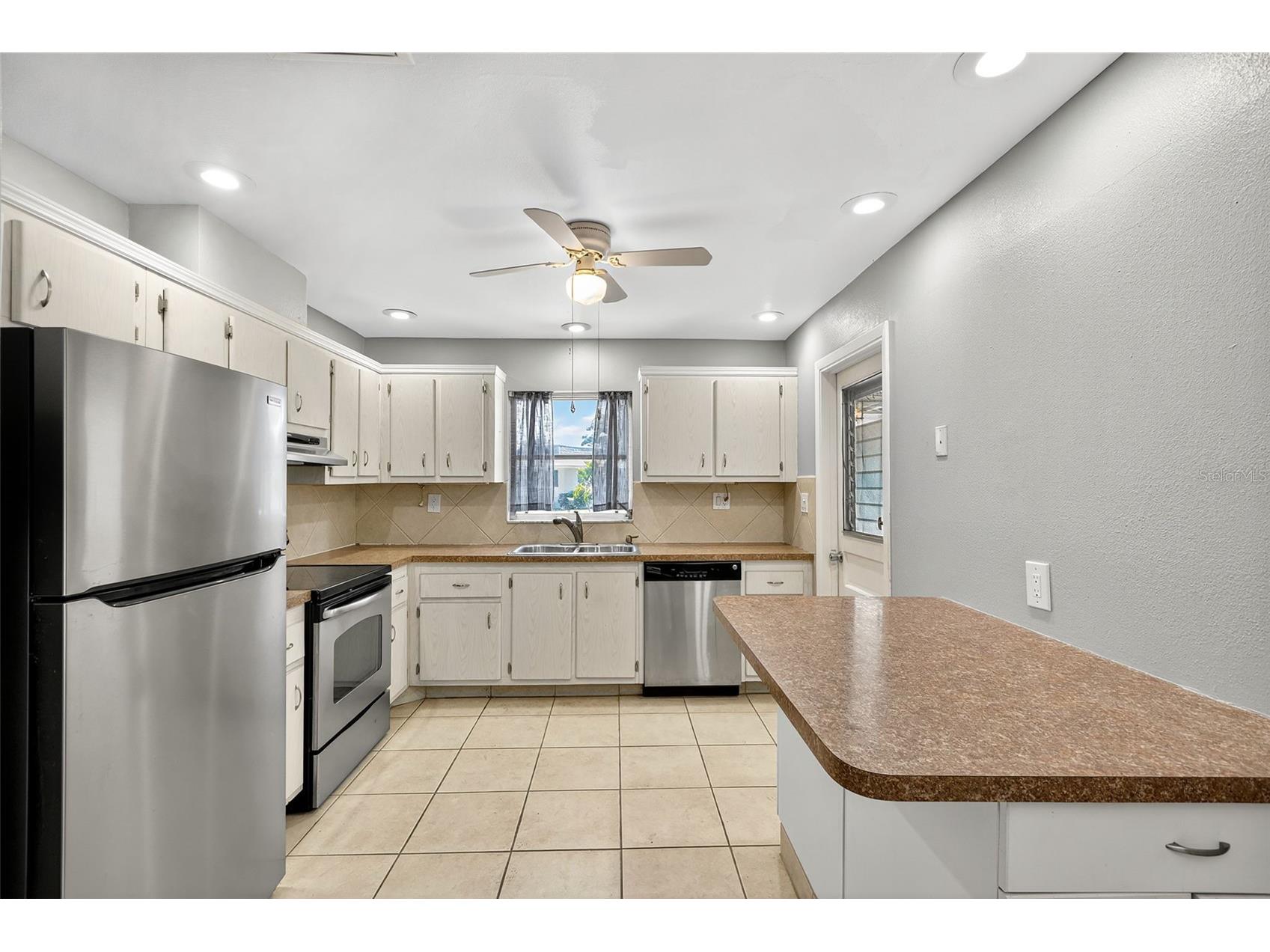 536 Pangola Drive North Fort Myers FL 33903 A4679452 image9