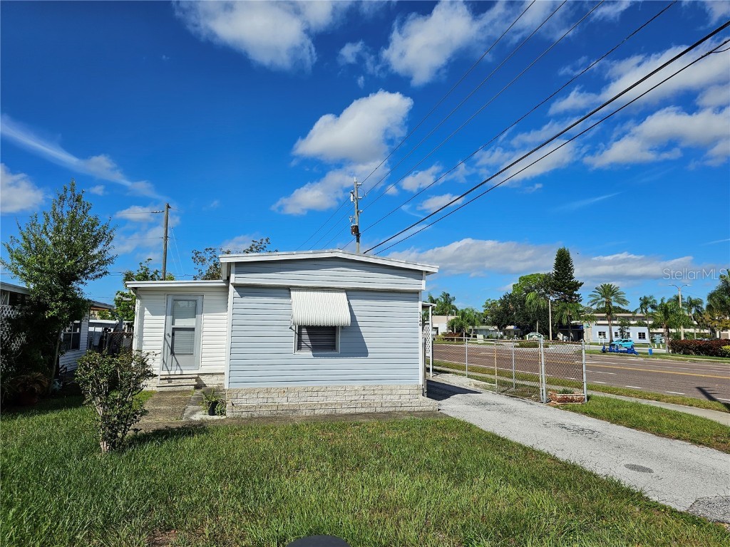 5360 W Pine Street N Saint Petersburg FL 33709 A4585970 image1