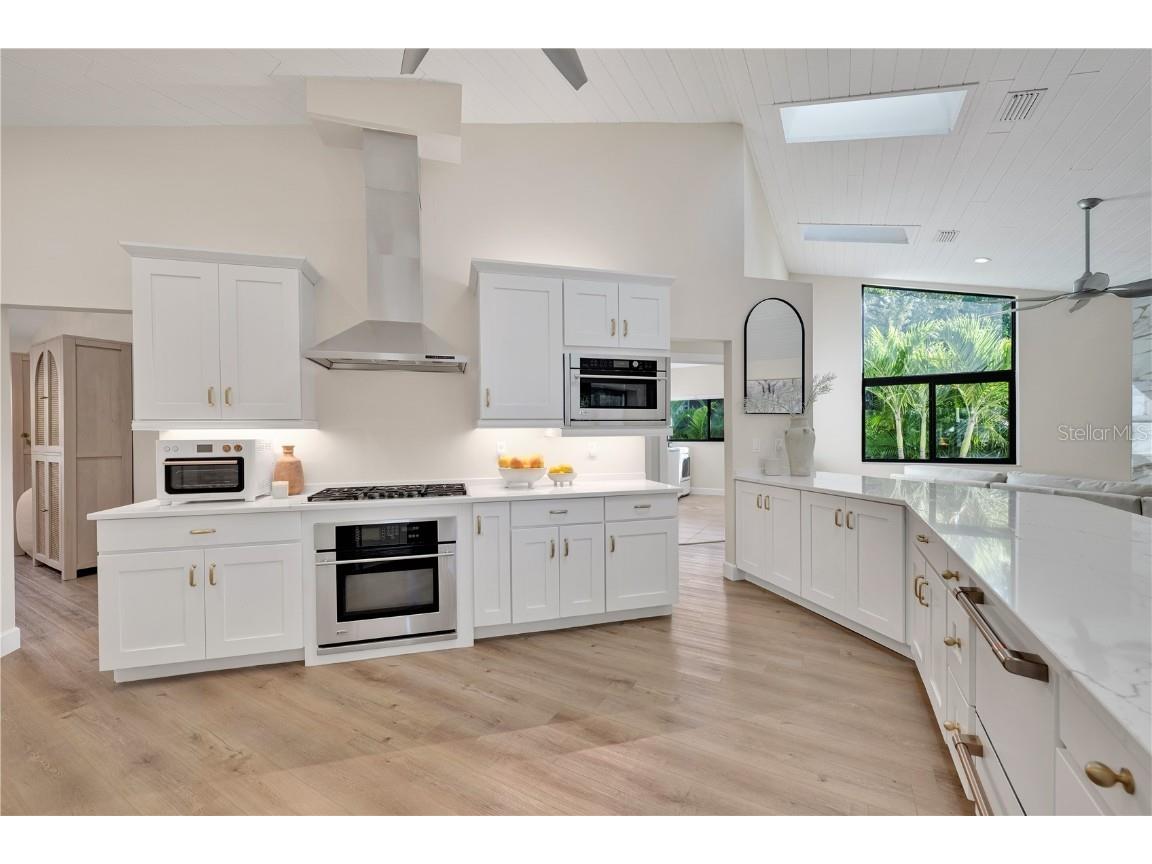 5361 Siesta Ct Sarasota FL 34242 TB8455948 image12