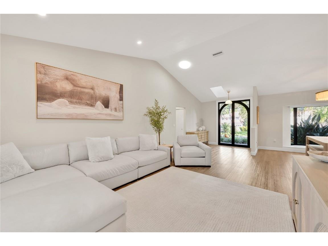 5361 Siesta Ct Sarasota FL 34242 TB8455948 image3