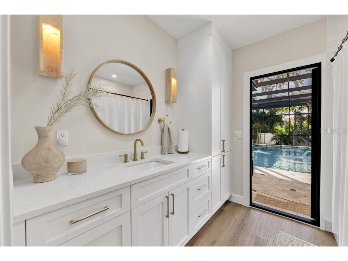 5361 Siesta Ct Sarasota FL 34242 TB8455948 image37