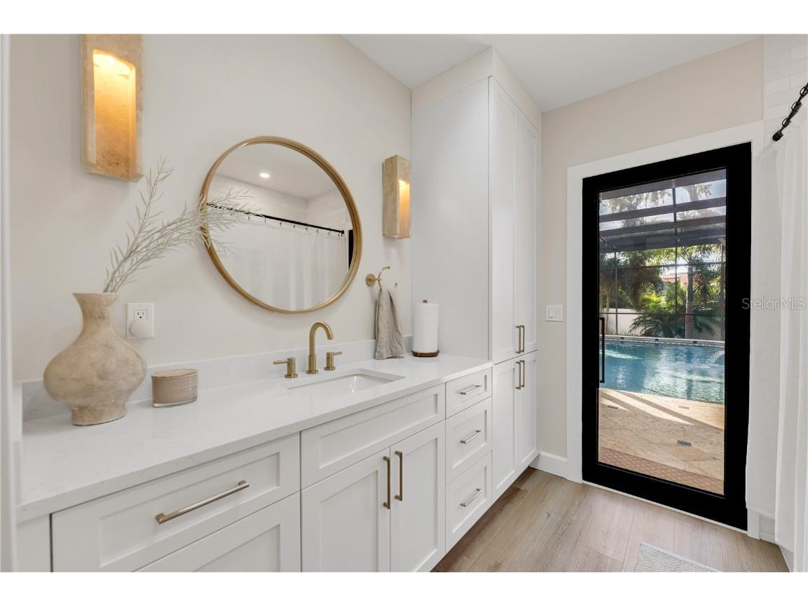 5361 Siesta Ct Sarasota FL 34242 TB8455948 image38