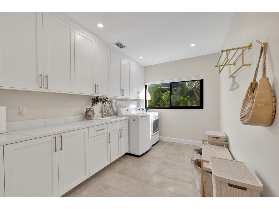 5361 Siesta Ct Sarasota FL 34242 TB8455948 image40