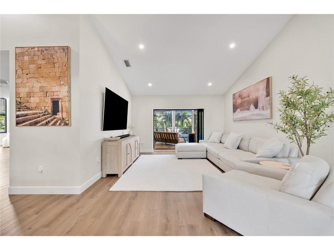 5361 Siesta Ct Sarasota FL 34242 TB8455948 image5