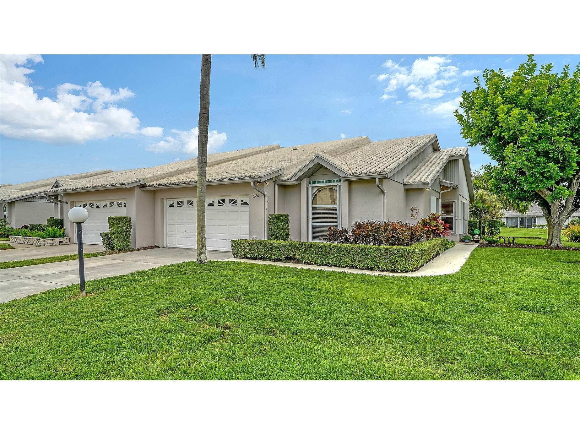 5366 Christie Ann Place #19 Sarasota FL 34233 A4664079 image1