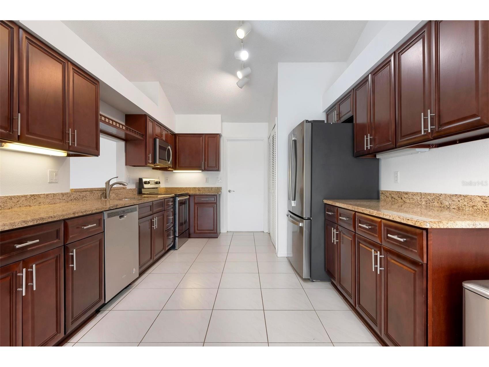 5368 Kelly Drive #17 Sarasota FL 34233 A4695569 image16