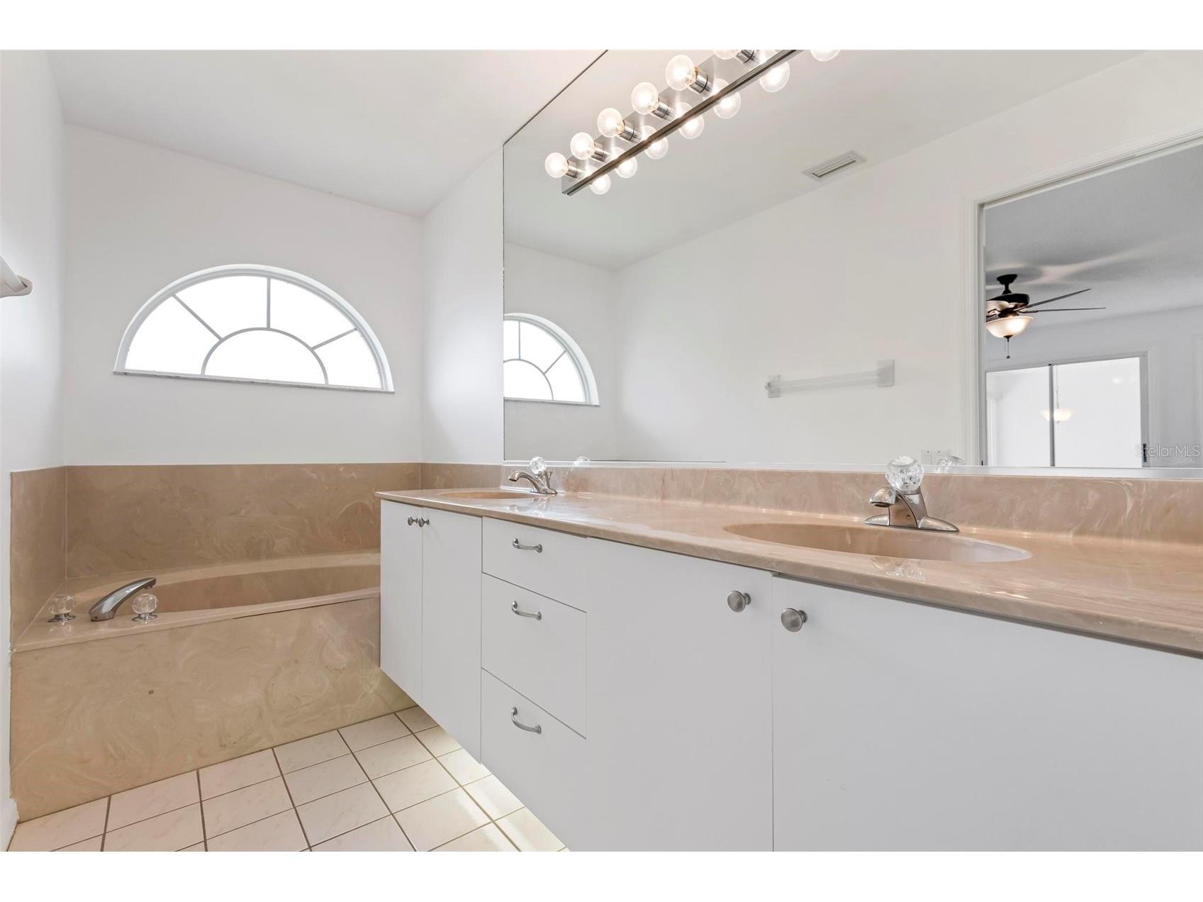 5368 Kelly Drive #17 Sarasota FL 34233 A4695569 image25