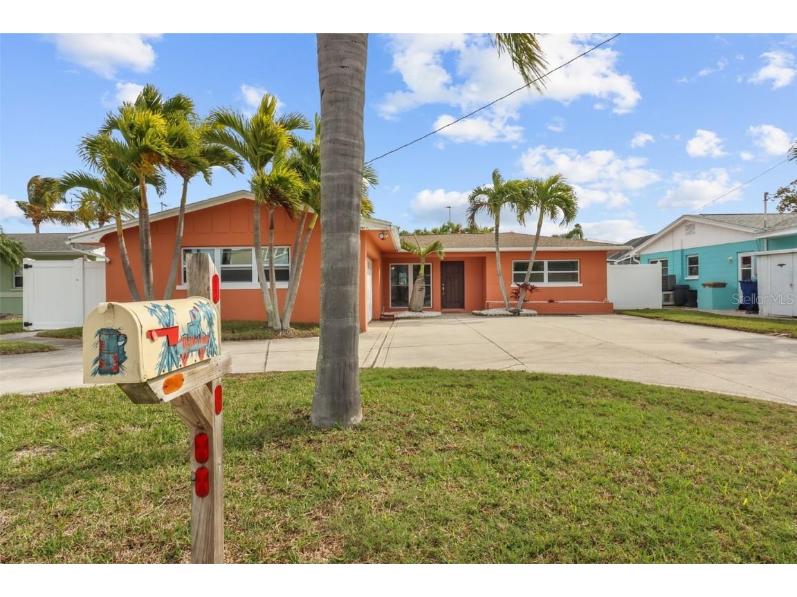537 Crystal Drive Madeira Beach FL 33708 U8226503 image1