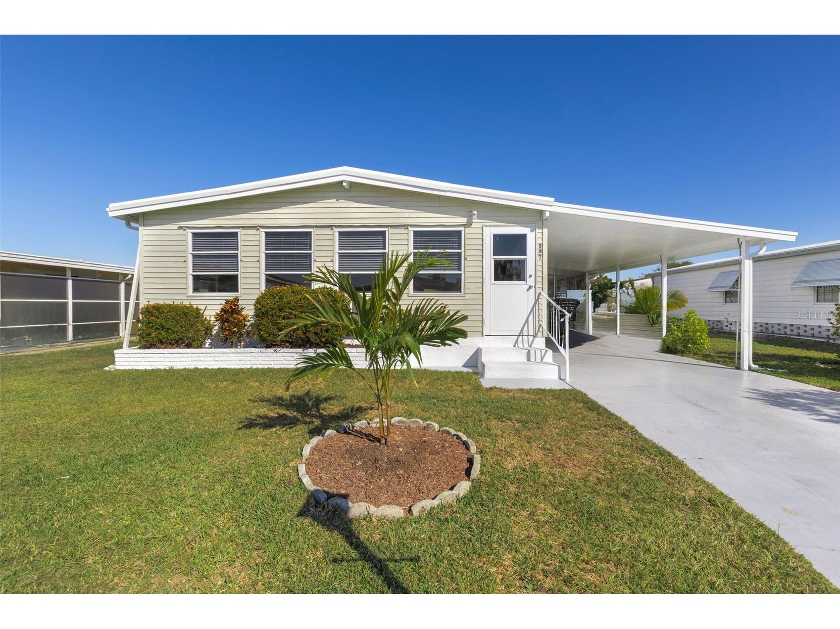537 La Playa Circle North Port FL 34287 TB8468796 image1
