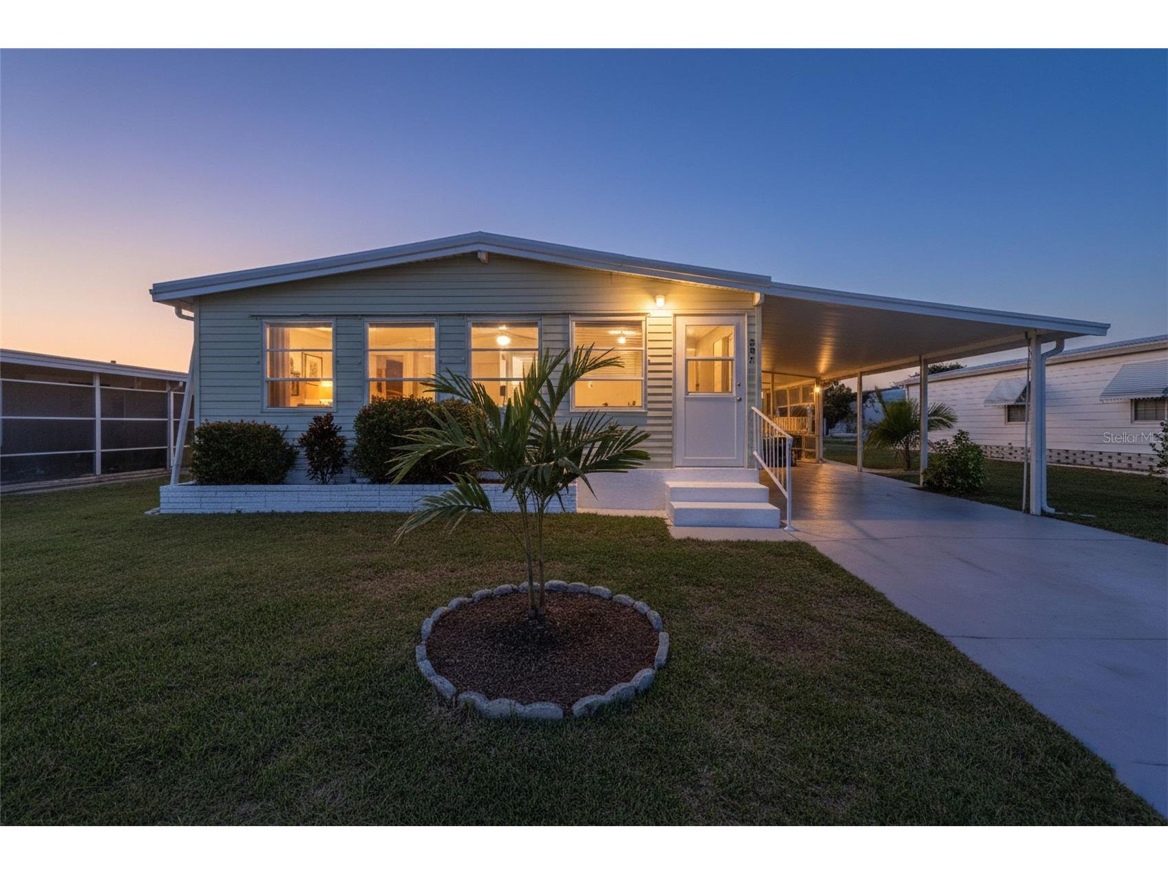 537 La Playa Circle North Port FL 34287 TB8468796 image2