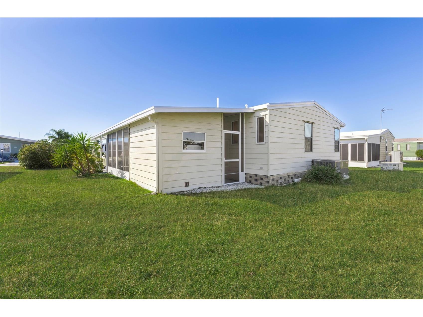 537 La Playa Circle North Port FL 34287 TB8468796 image32