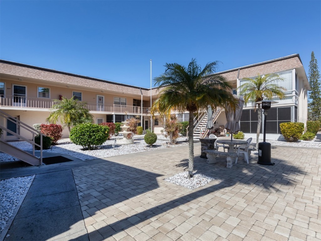 537 Manatee Court #106 Venice FL 34285 N6131194 image1