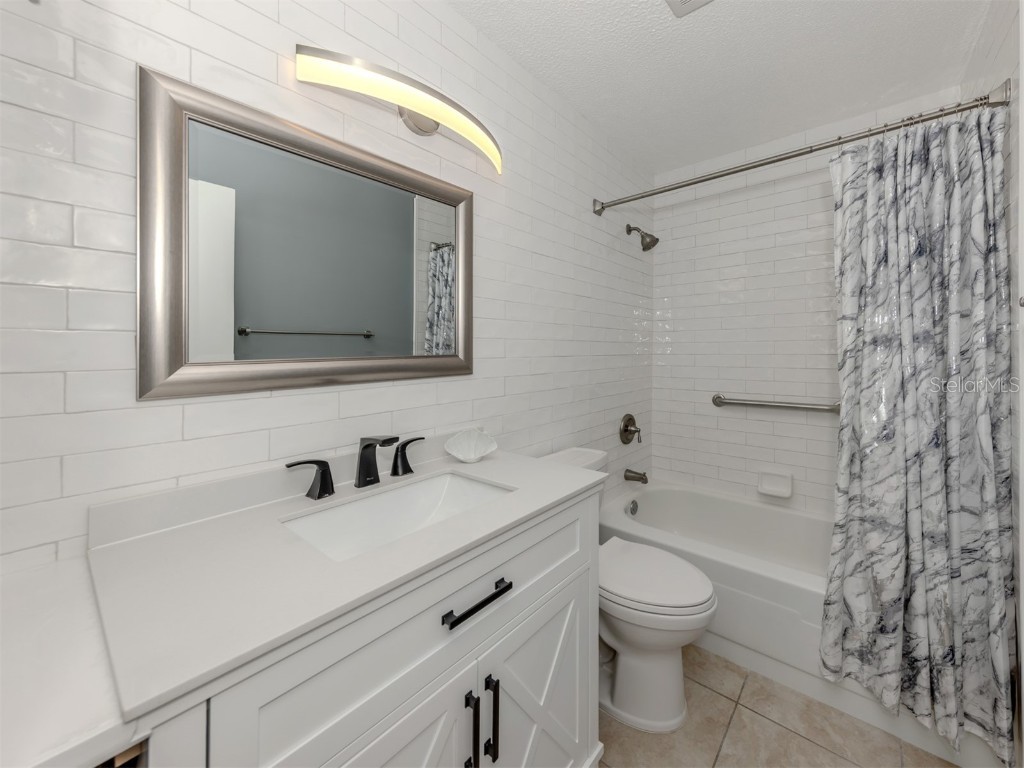 537 Manatee Court #203 Venice FL 34285 N6140783 image16