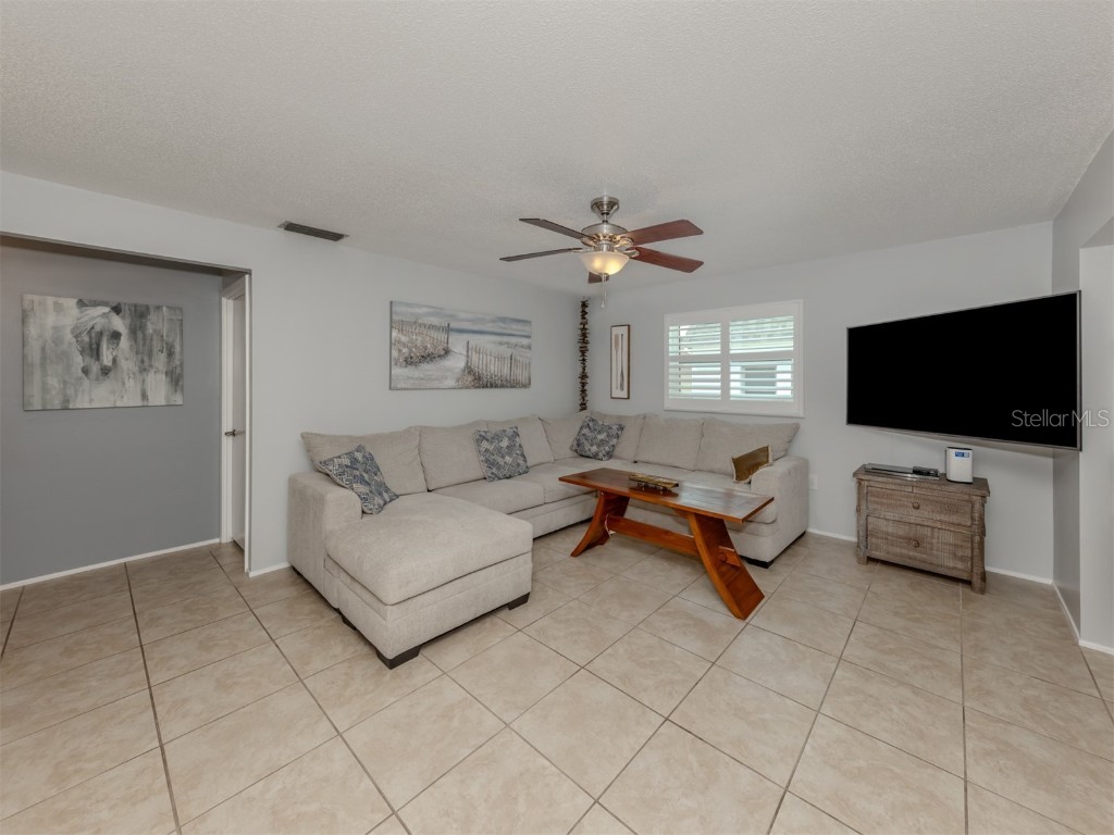 537 Manatee Court #203 Venice FL 34285 N6140783 image4