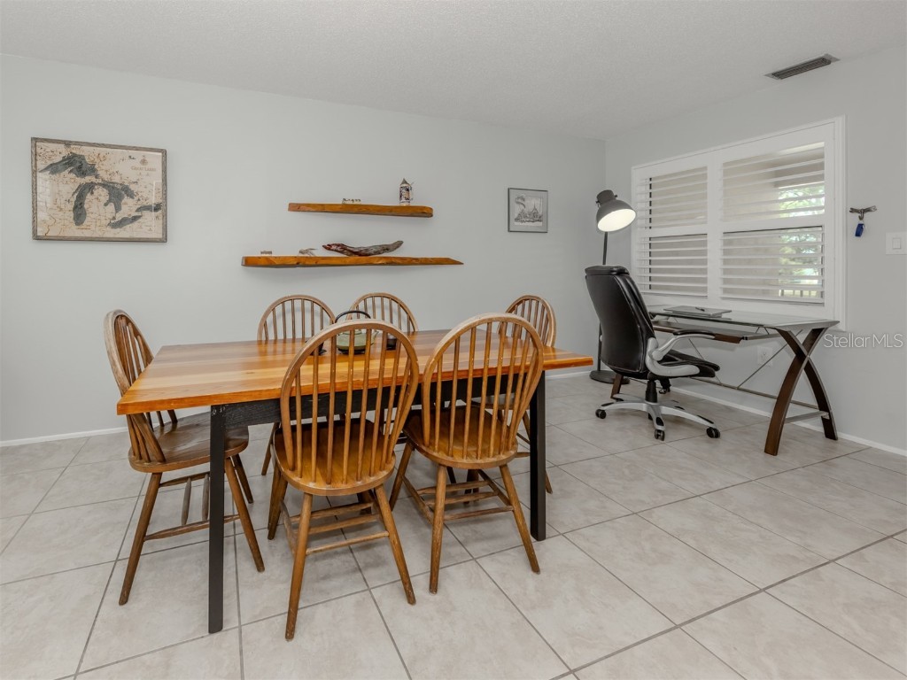 537 Manatee Court #203 Venice FL 34285 N6140783 image5