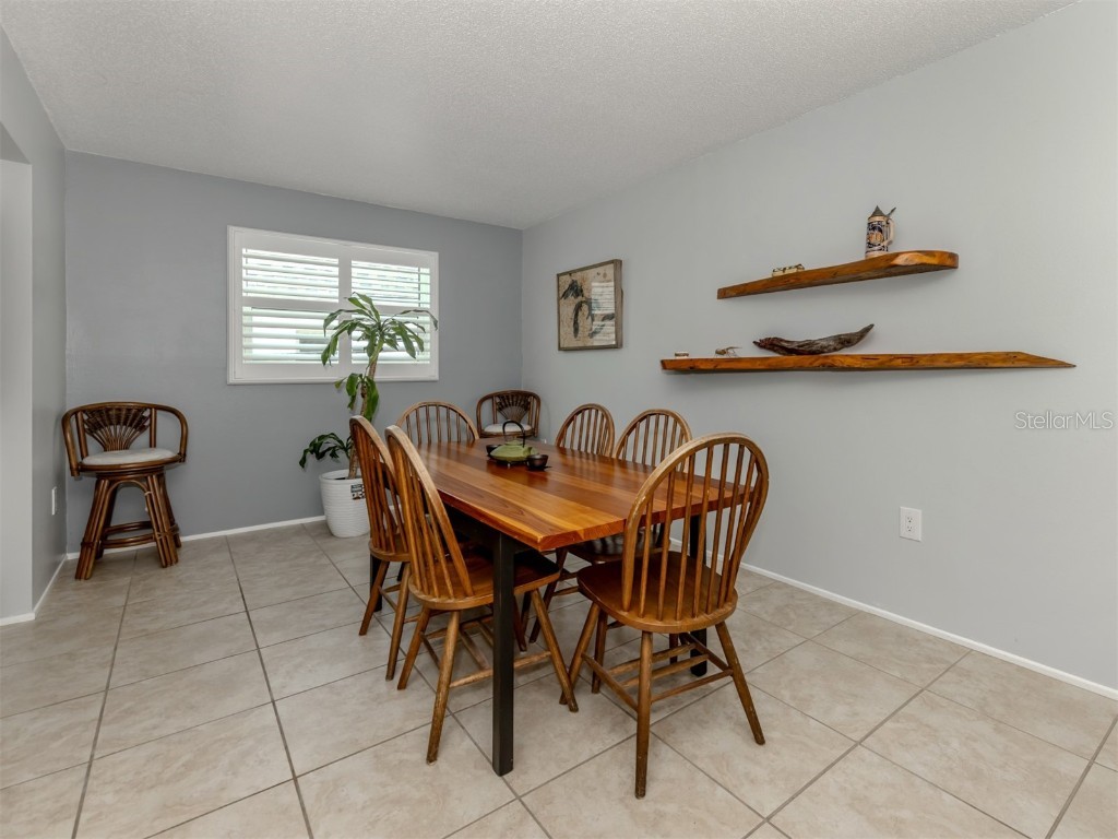 537 Manatee Court #203 Venice FL 34285 N6140783 image6