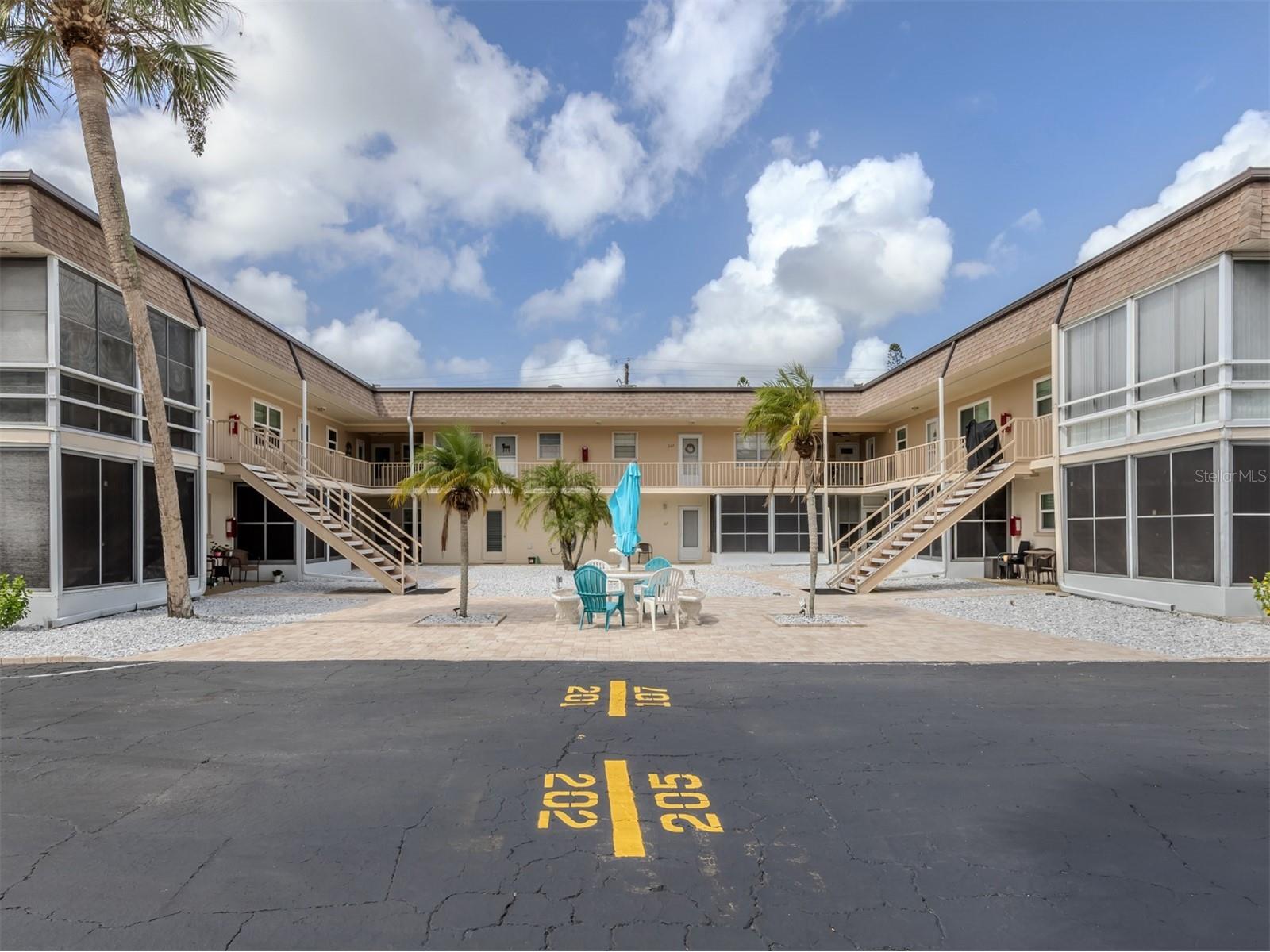 537 Manatee Ct #204 Venice FL 34285 N6144448 image1