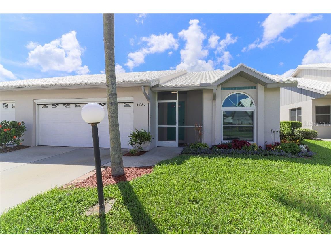 5370 Christie Ann Place #17 Sarasota FL 34233 A4576336 image1