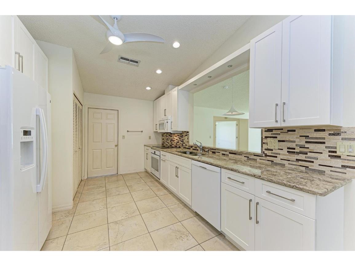 5372 Pamela Wood Way #7 Sarasota FL 34233 A4603819 image11