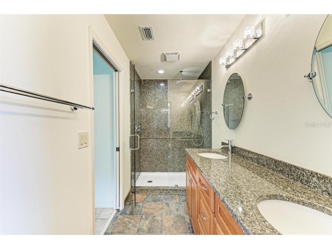 5372 Pamela Wood Way #7 Sarasota FL 34233 A4603819 image31