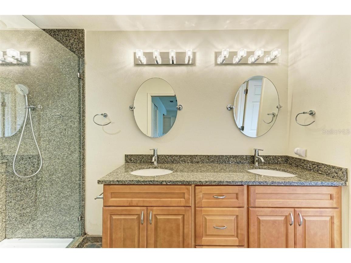 5372 Pamela Wood Way #7 Sarasota FL 34233 A4603819 image33