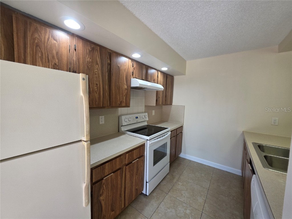 5377 Bamboo Court #404 Orlando FL 32811 S5133700 image6