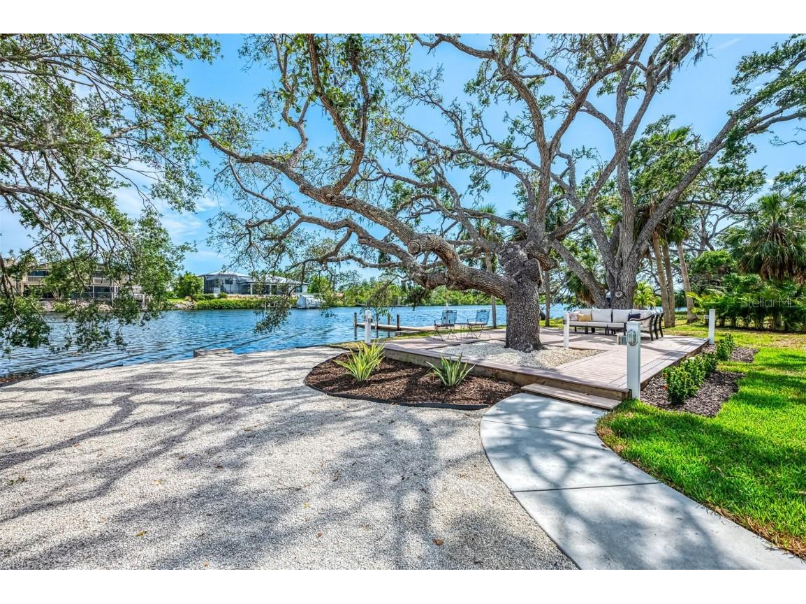 5377 Palos Verdes Drive Sarasota FL 34231 - PHILLIPPI CREEK A4651075 image1