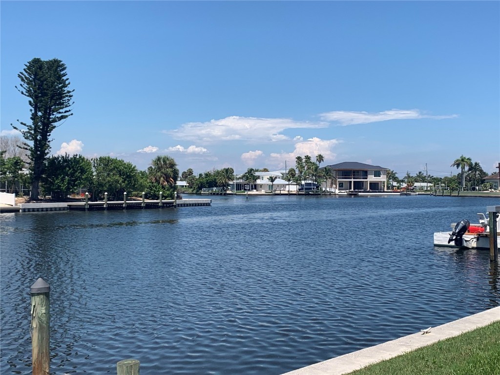 538 67th Street Holmes Beach FL 34217 - GRAND CANAL A4663596 image1