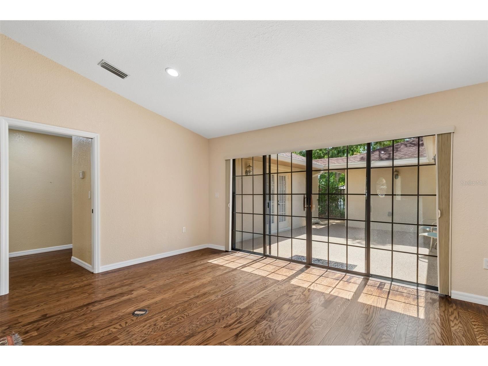 538 Oleander Way S Saint Petersburg FL 33707 TB8516725 image13
