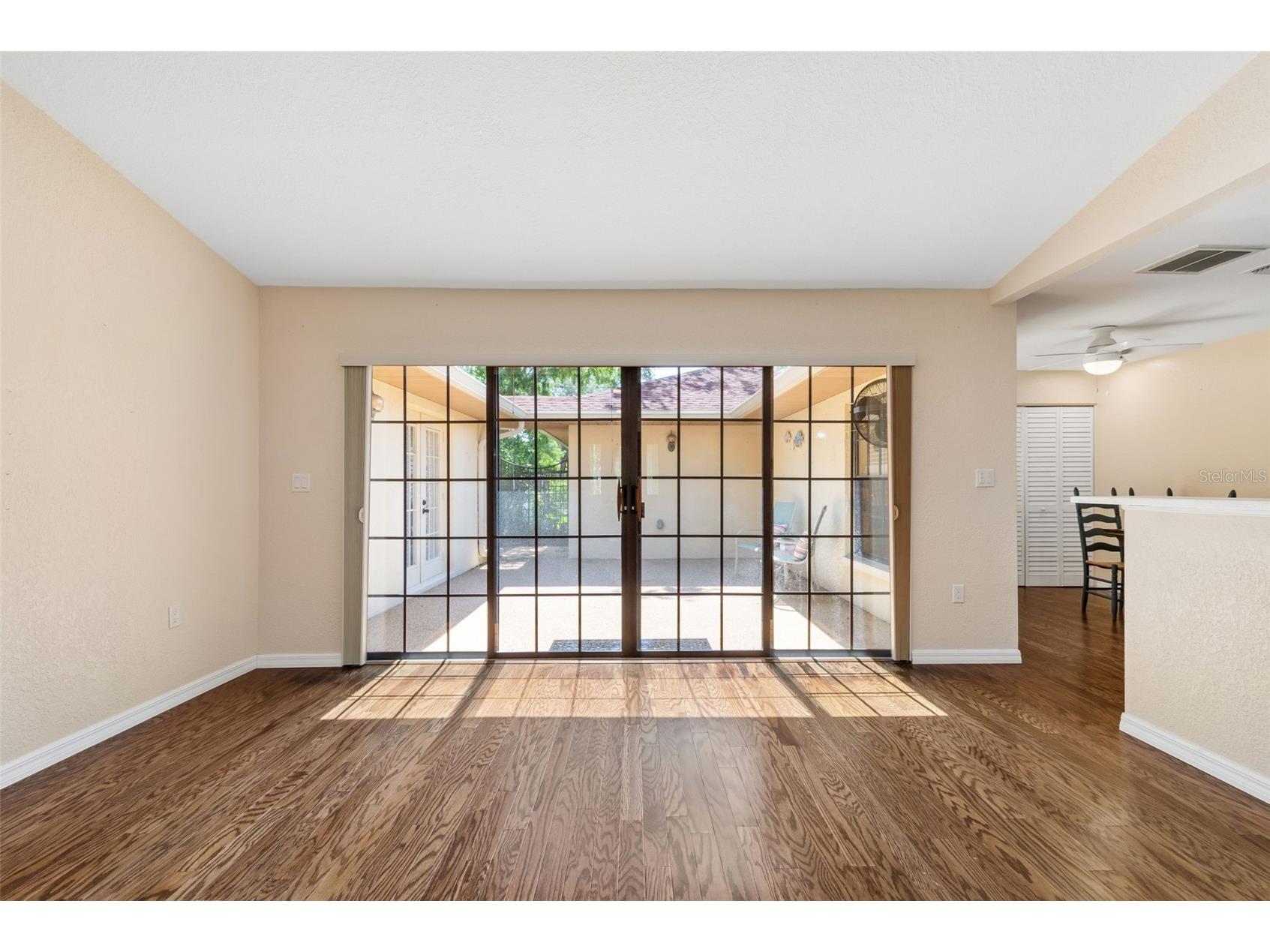 538 Oleander Way S Saint Petersburg FL 33707 TB8516725 image14