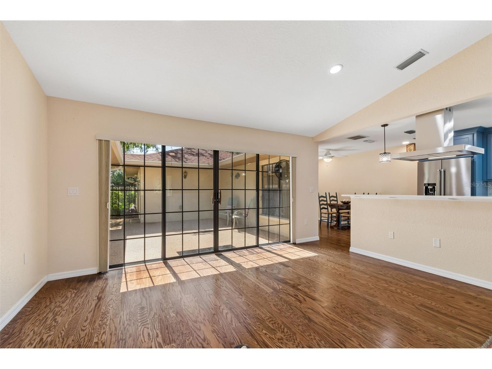 538 Oleander Way S Saint Petersburg FL 33707 TB8516725 image15