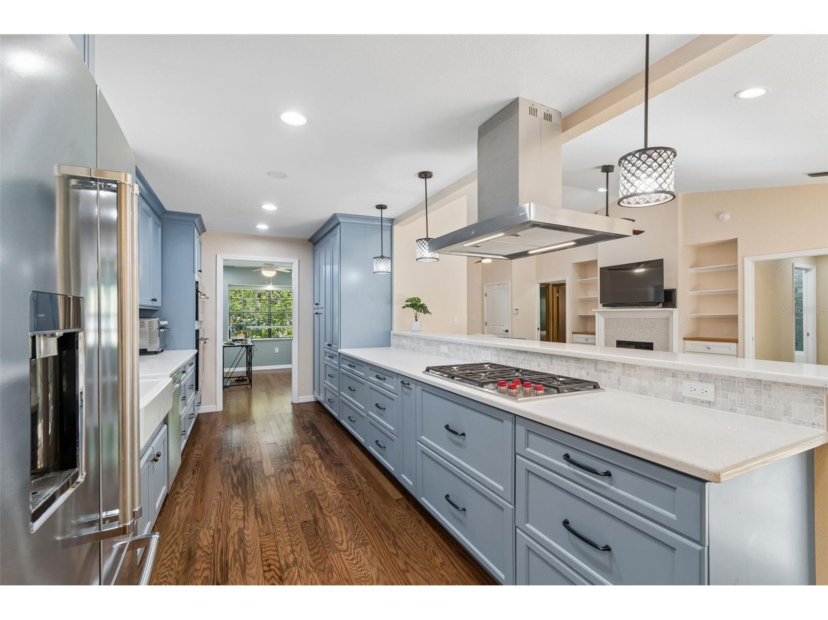 538 Oleander Way S Saint Petersburg FL 33707 TB8516725 image3