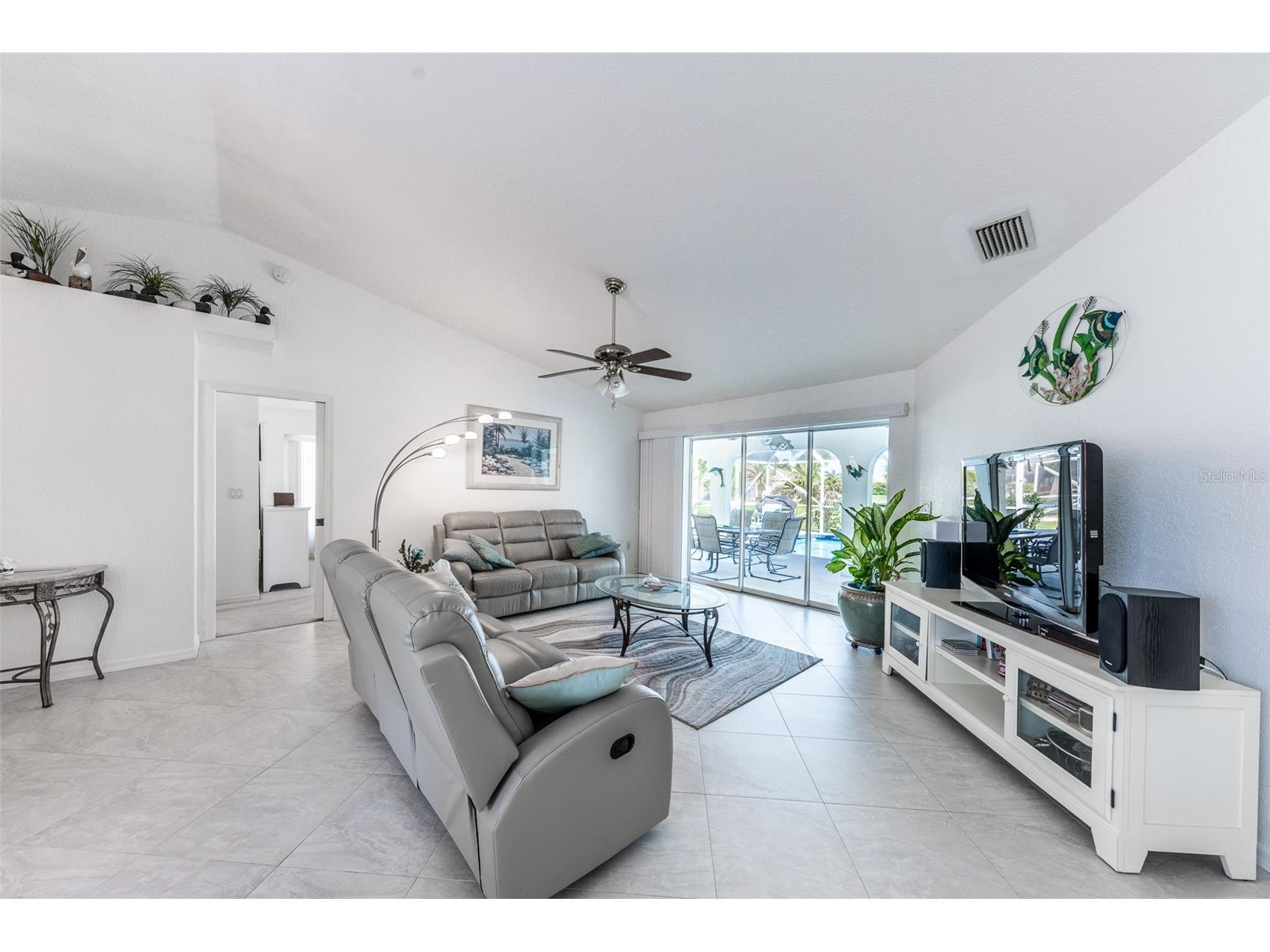 538 W Cashew Punta Gorda FL 33955 C7527623 image6