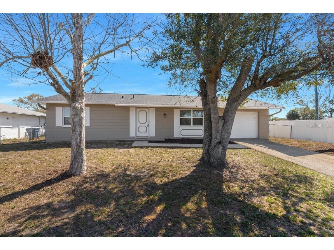 5384 Mariner Boulevard Spring Hill FL 34609 W7852755 image1