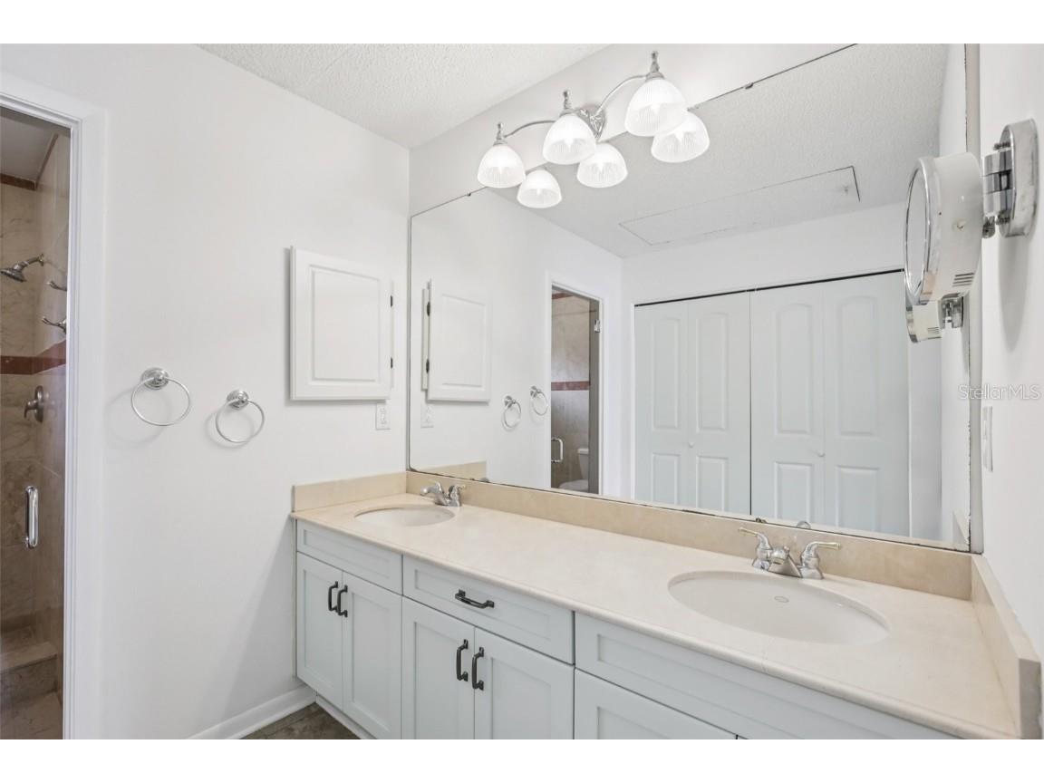 5387 Huntingwood Court #4 Sarasota FL 34235 A4658975 image17