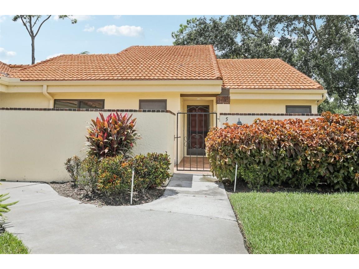 5387 Huntingwood Court #4 Sarasota FL 34235 A4658975 image2