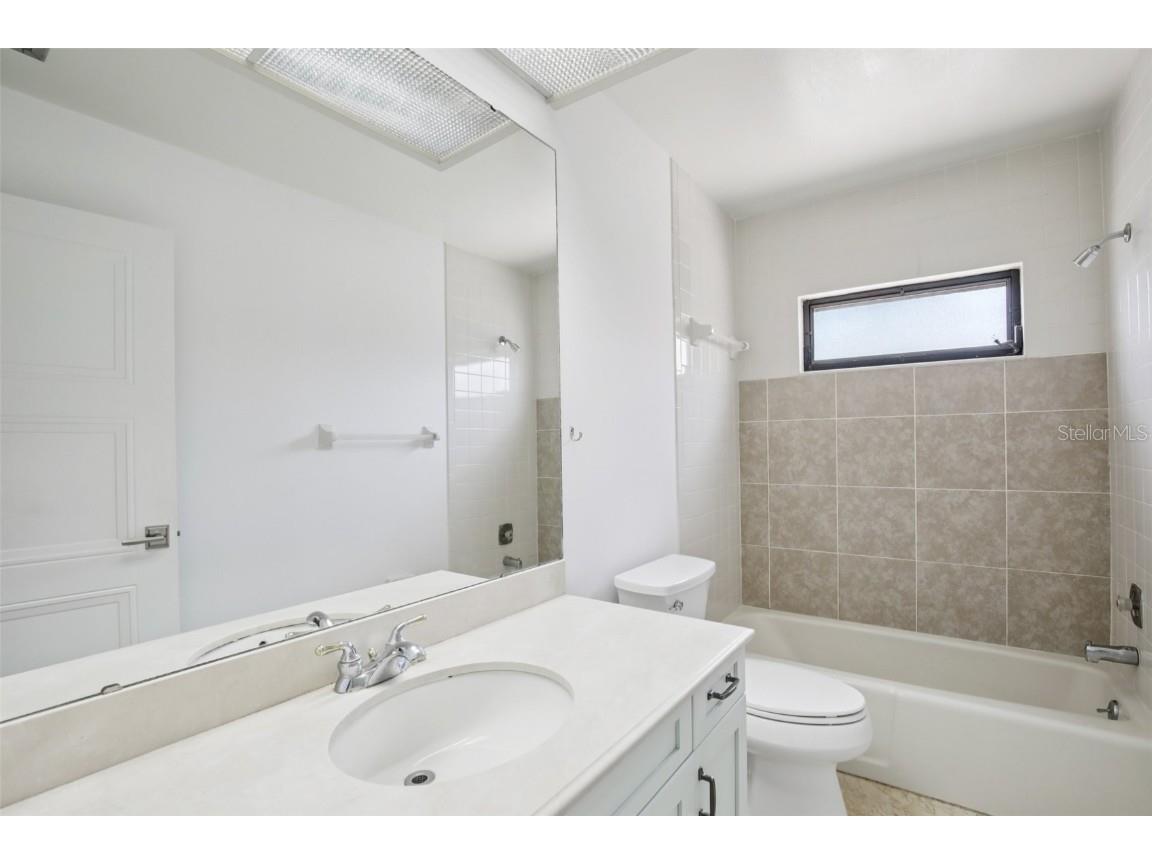 5387 Huntingwood Court #4 Sarasota FL 34235 A4658975 image23