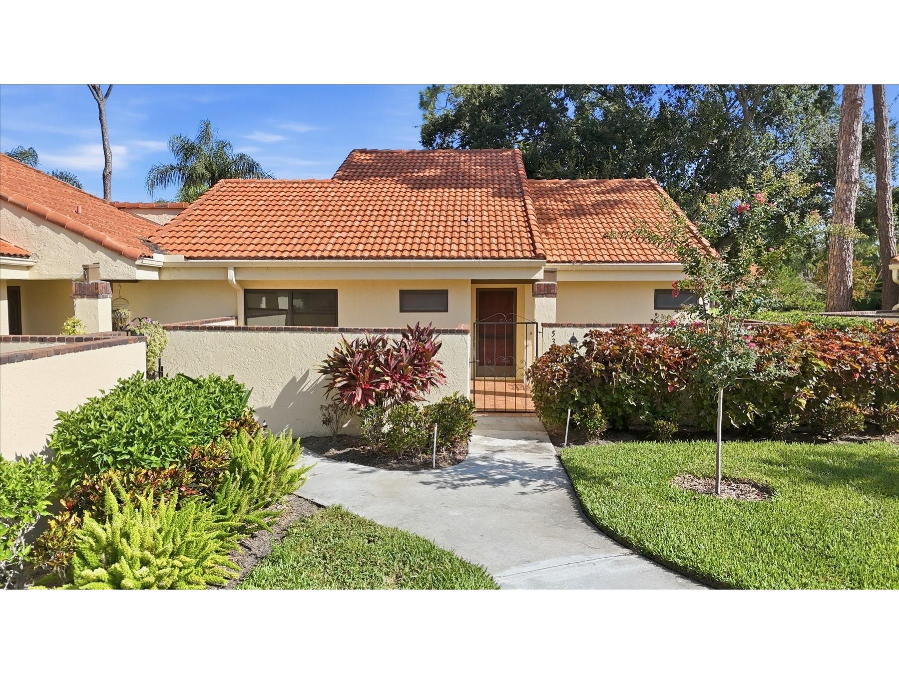 5387 Huntingwood Court #4 Sarasota FL 34235 A4698691 image1
