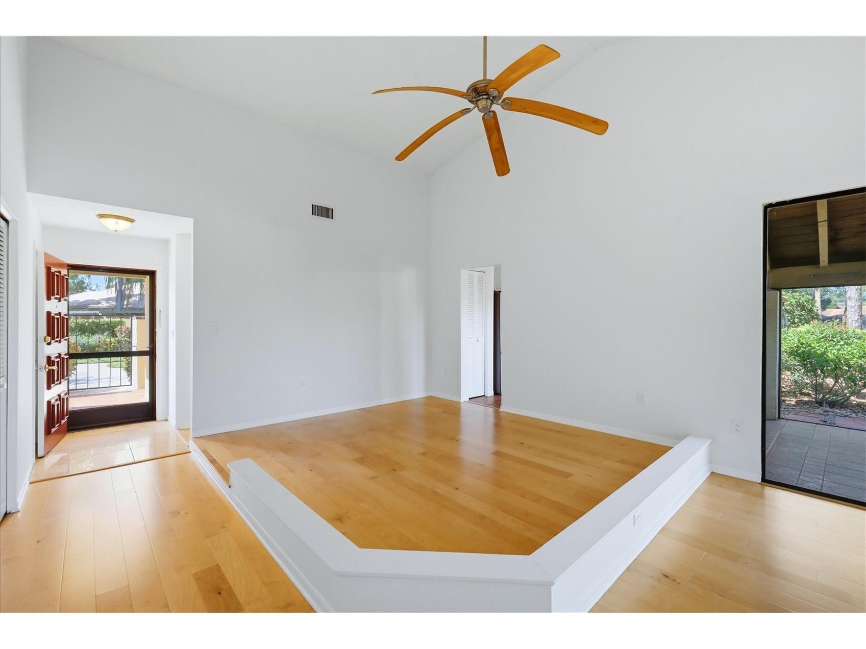 5387 Huntingwood Court #4 Sarasota FL 34235 A4698691 image17