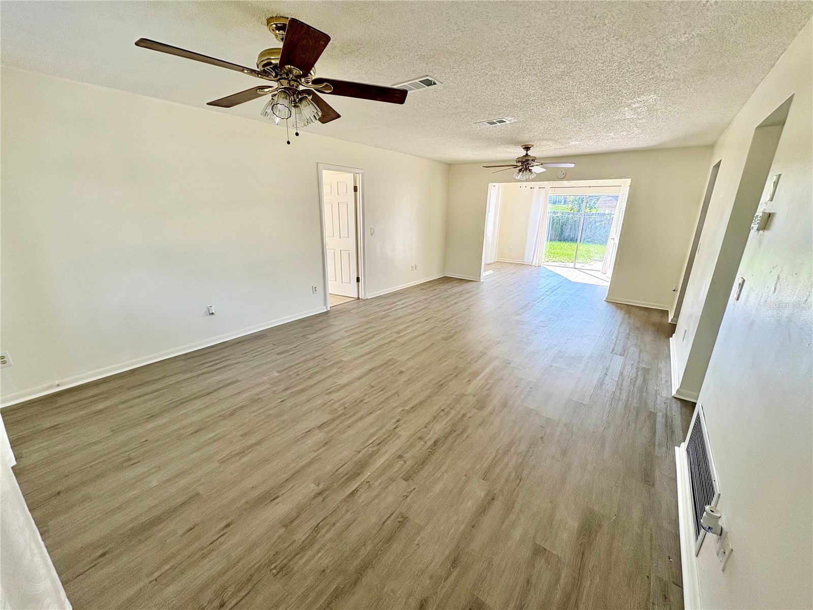 5389 Mariner Boulevard Spring Hill FL 34609 W7884581 image4