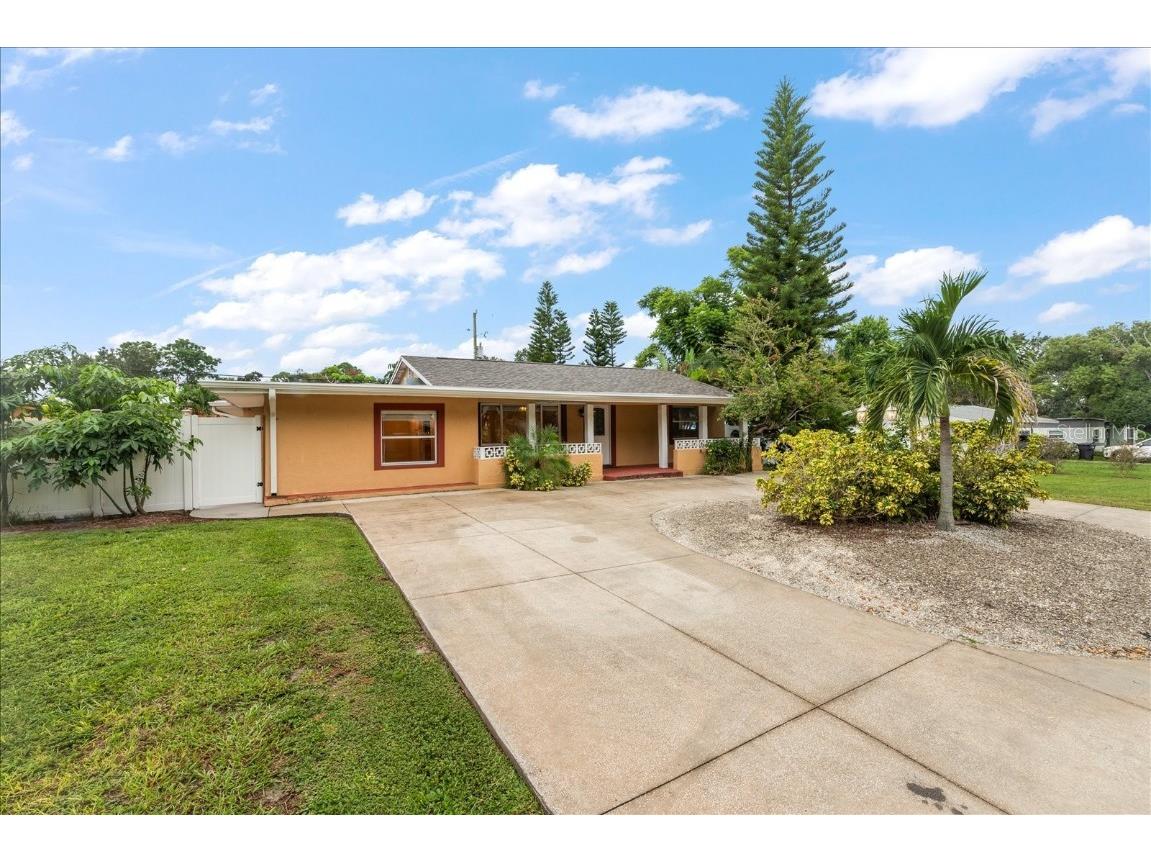 5390 48th Avenue N Saint Petersburg FL 33709 TB8416666 image4