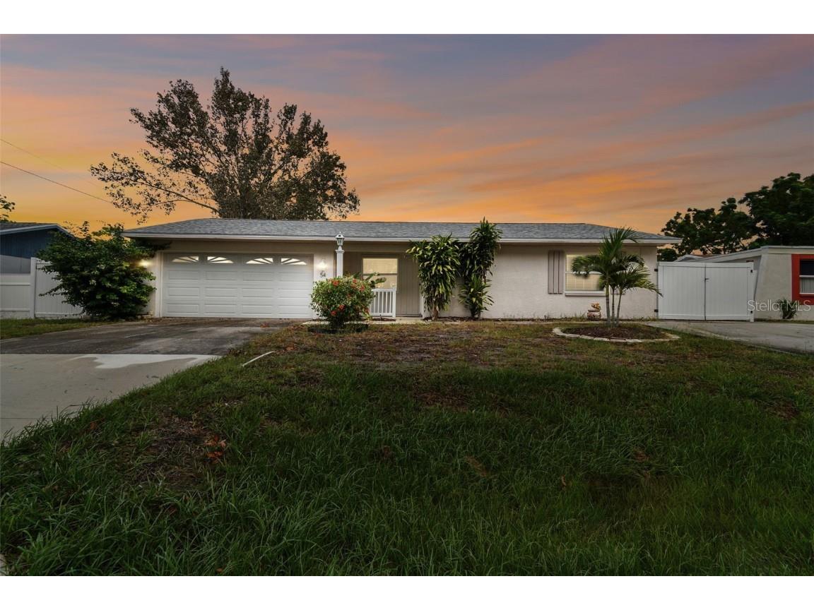 54 Lake Shore Dr Palm Harbor FL 34684 - LAKE TARPON U8218057 image1