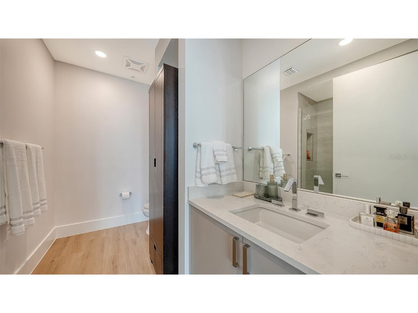 540 N Tamiami Trail #701 Sarasota FL 34236 A4675649 image18