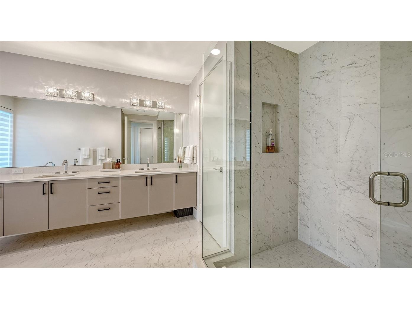 540 N Tamiami Trail #701 Sarasota FL 34236 A4675649 image24