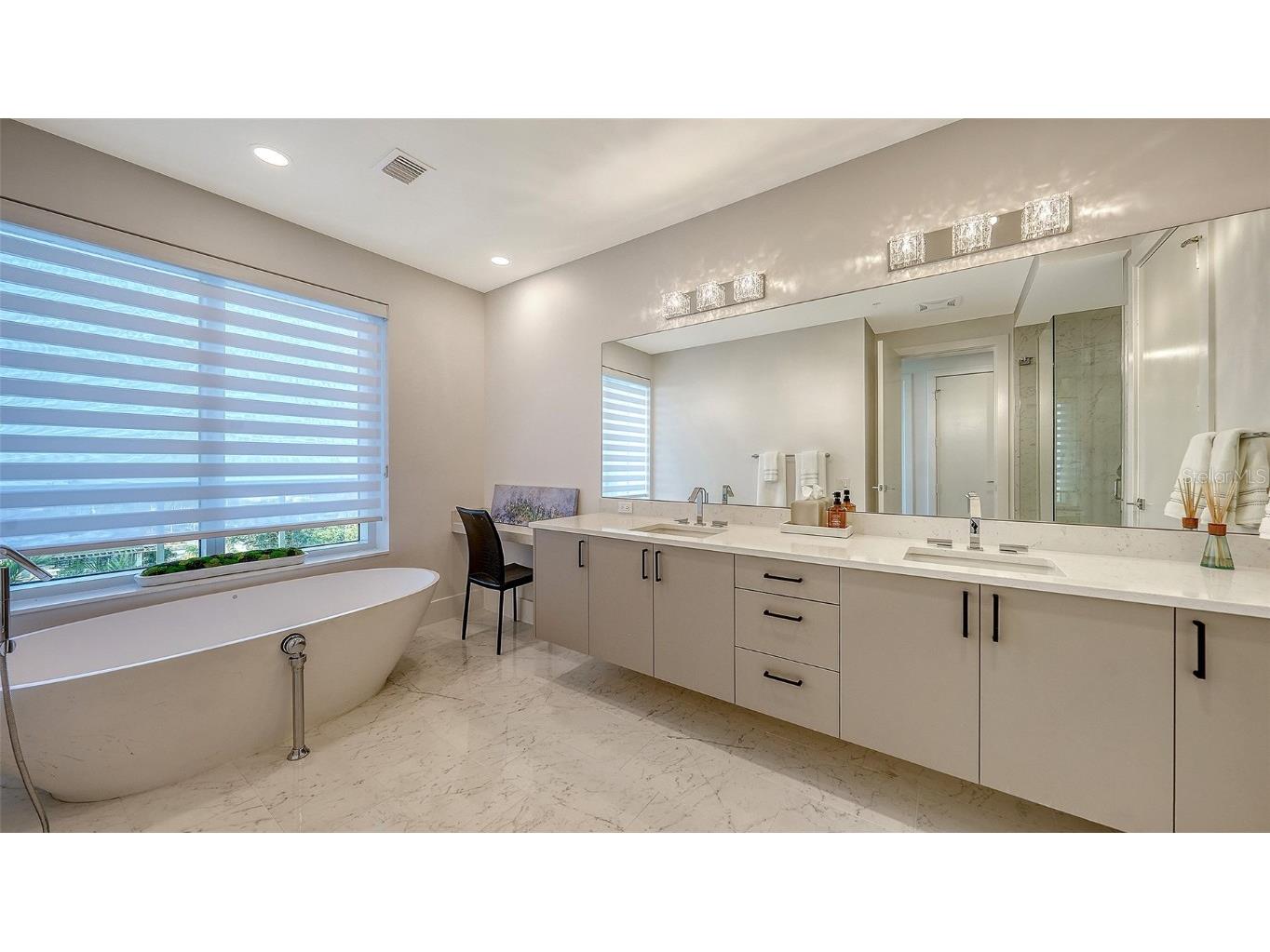 540 N Tamiami Trail #701 Sarasota FL 34236 A4675649 image25