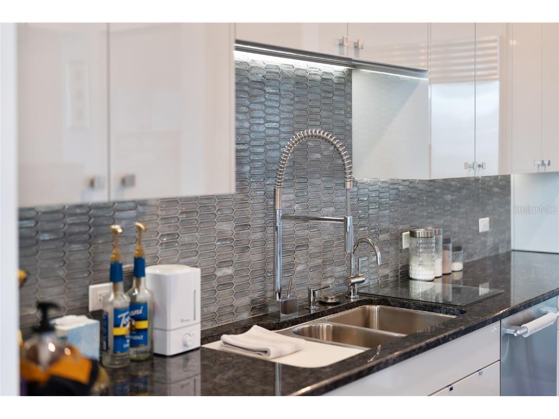 540 N Tamiami Trail #702 Sarasota FL 34236 A4671130 image24