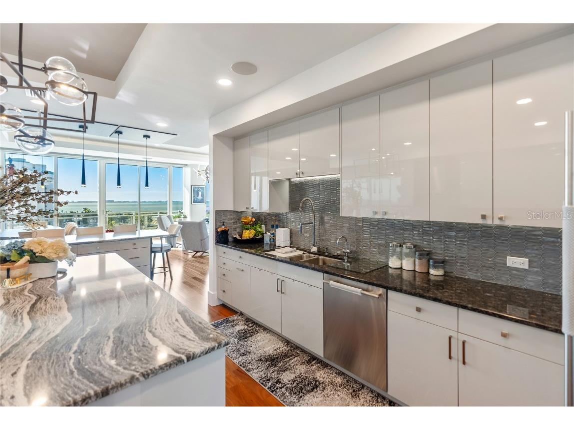 540 N Tamiami Trail #702 Sarasota FL 34236 A4671130 image28