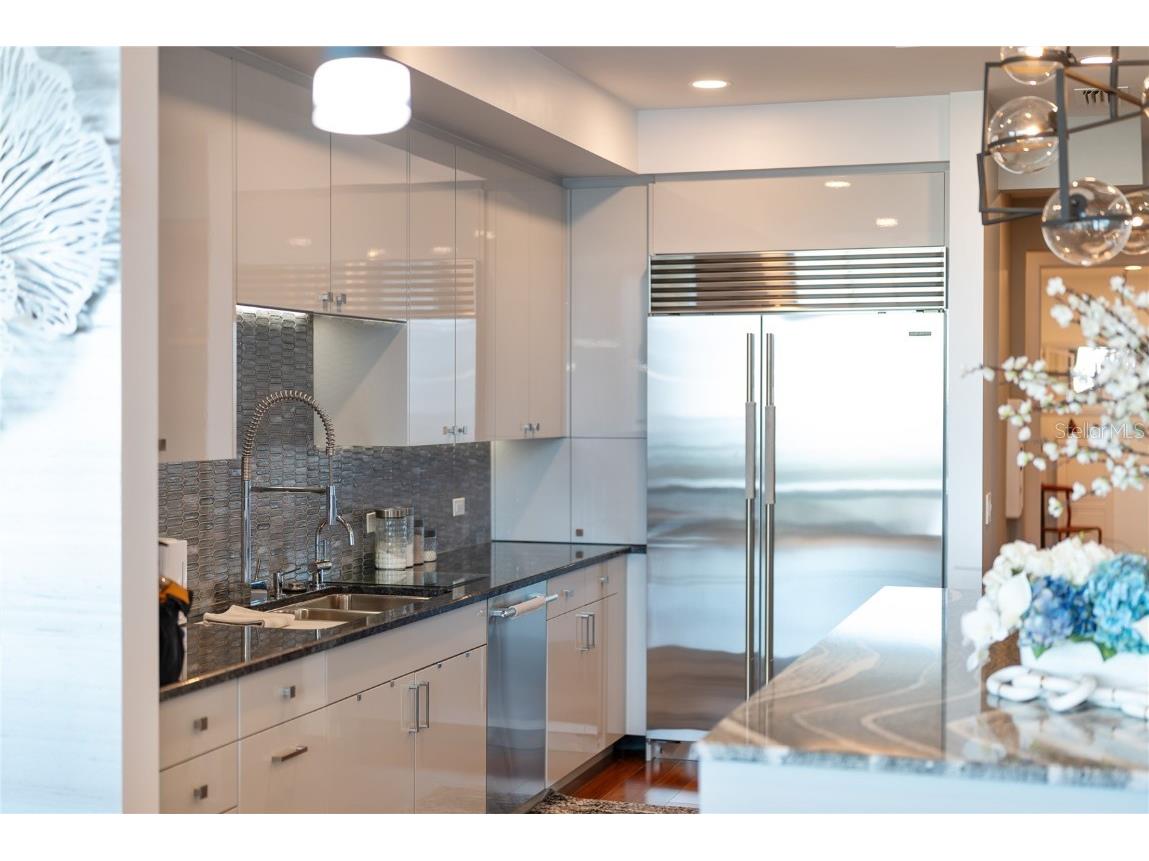 540 N Tamiami Trail #702 Sarasota FL 34236 A4671130 image30