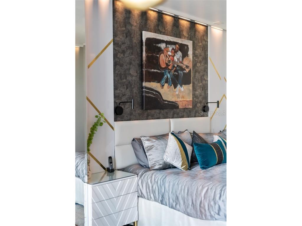 540 N Tamiami Trail #702 Sarasota FL 34236 A4671130 image56